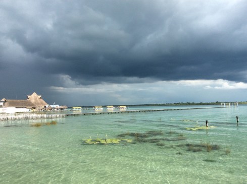 Saturday afternoon waiting for the storm at La Playita.