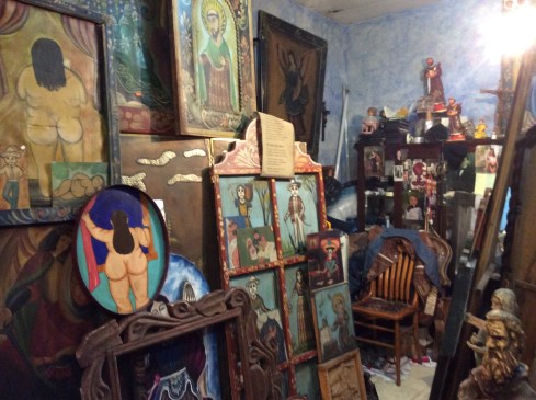 Absolutely love putzing in the shops around the Jardin (Center).