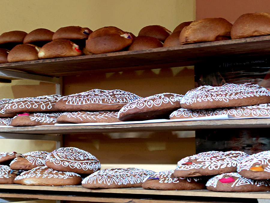 Pan de Muertos in Tlacolula mercado - October 29, 2017